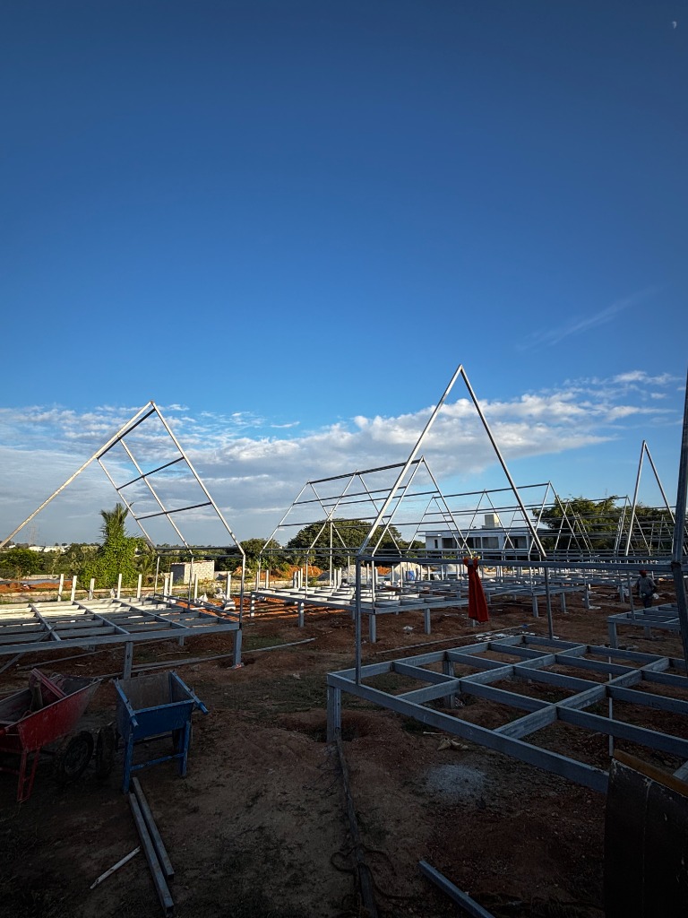 Symmetrical steel gable frames row